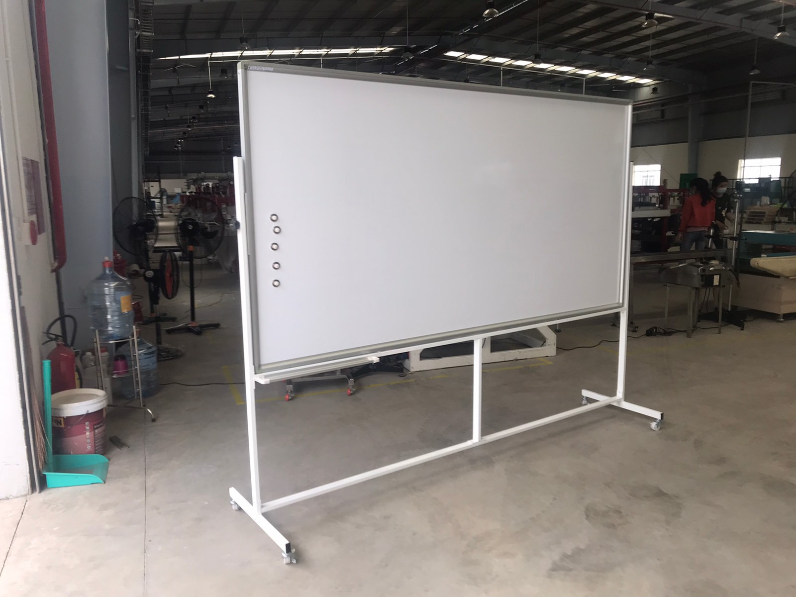 bang tu trang co chan 120x240cm 2