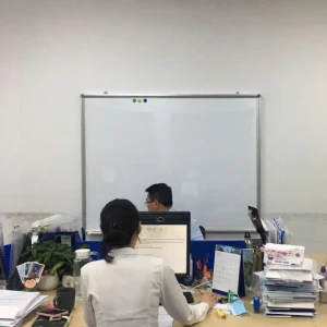 Lắp đặt bảng từ trắng treo tường Bình Dương tại nhà xưởng xí nghiệp