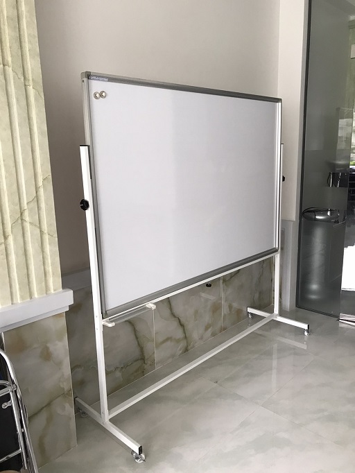 bang20trang20co20banh20xe20viet20but20long20khung20co20dinh 1