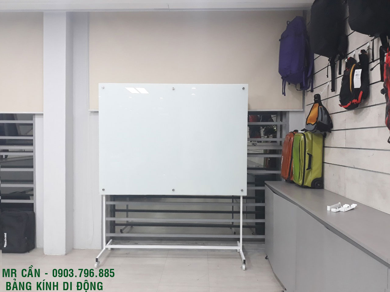 Bảng Viết Bút Lông Bằng Kính 8LY38 Có Chân KT 80x120cm (Mời xem thêm các kích thước khác)