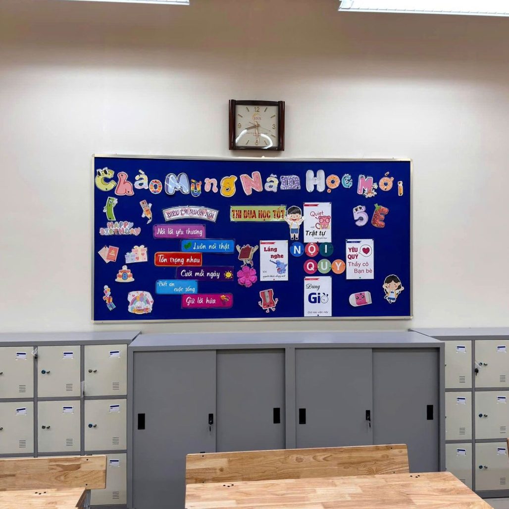 Bảng thông báo treo tường lớn