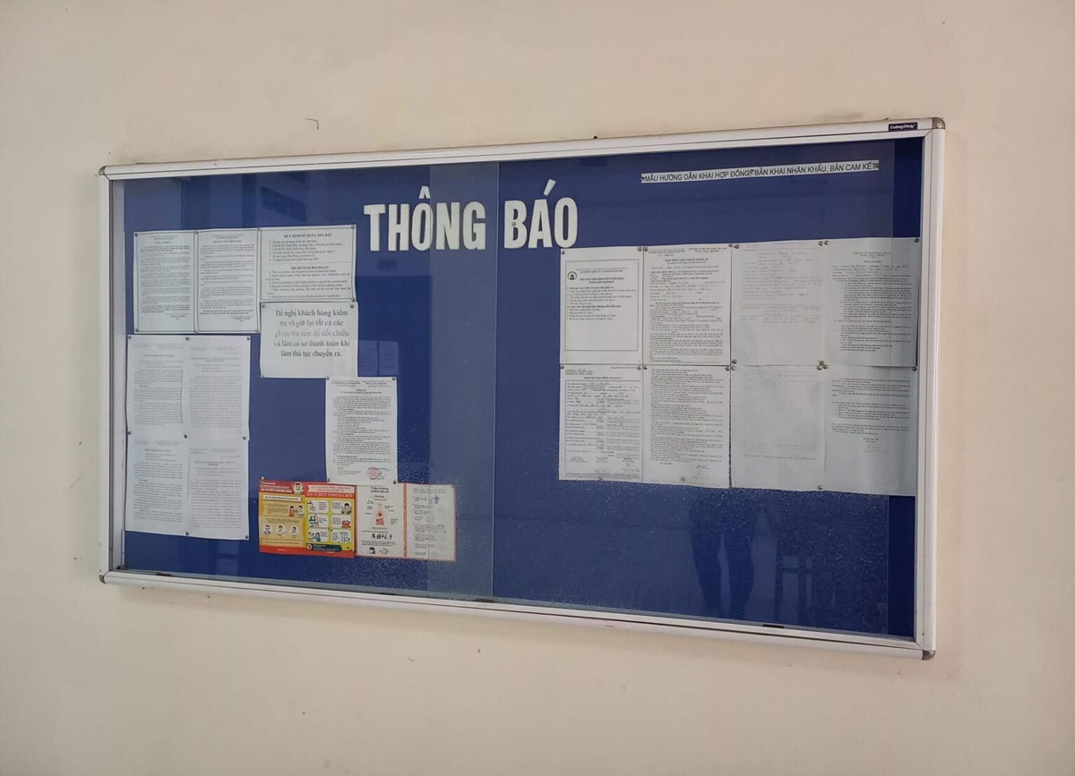 Bảng Ghim Thông Báo 7 Bảng ghim thông báo hộp nhôm kính treo tường