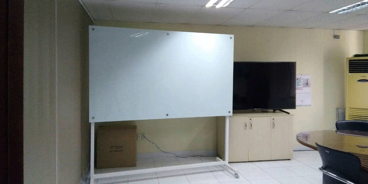 Bảng kính di động văn phòng