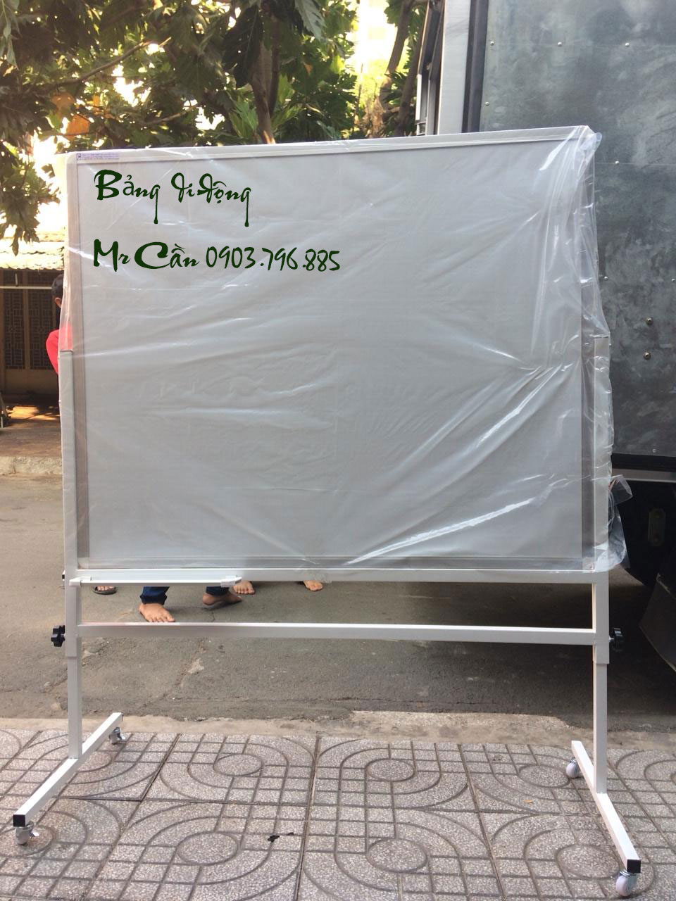 bang-mica-co-chan-di-dong