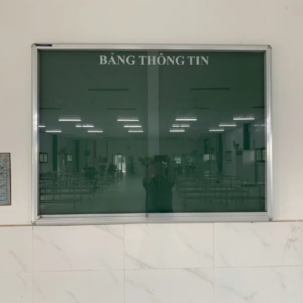 Bảng thông báo cửa kính