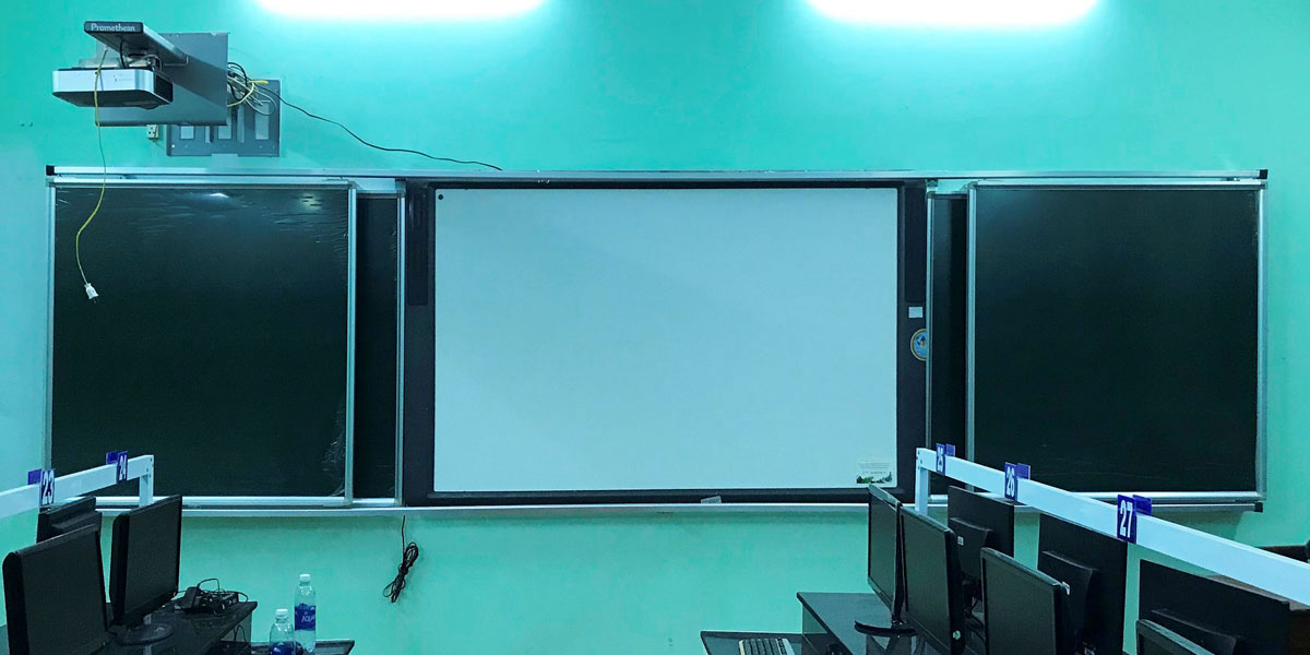 Bảng Trượt Ngang 4 Tấm 2 Bảng trượt ngang 4 tấm thực tế tại lớp học