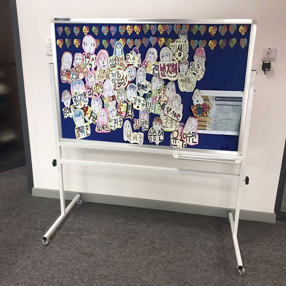 Bảng thông báo có chân di động KT 80x120cm