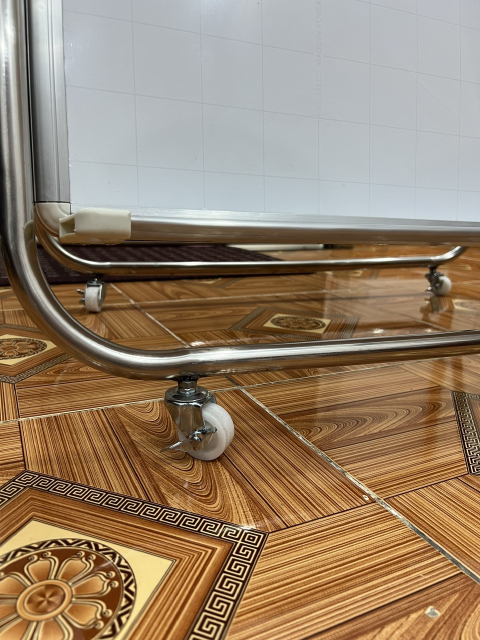 Bảng trắng chân inox có bánh xe từ Hàn Quốc - Ảnh 3