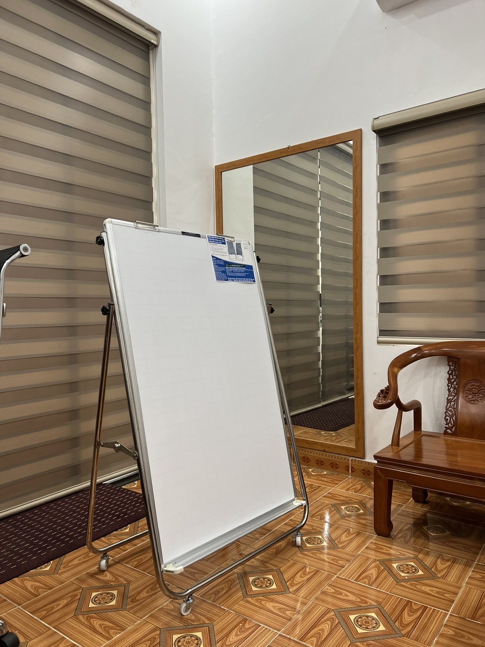 Bảng trắng chân inox có bánh xe từ Hàn Quốc - Ảnh 4