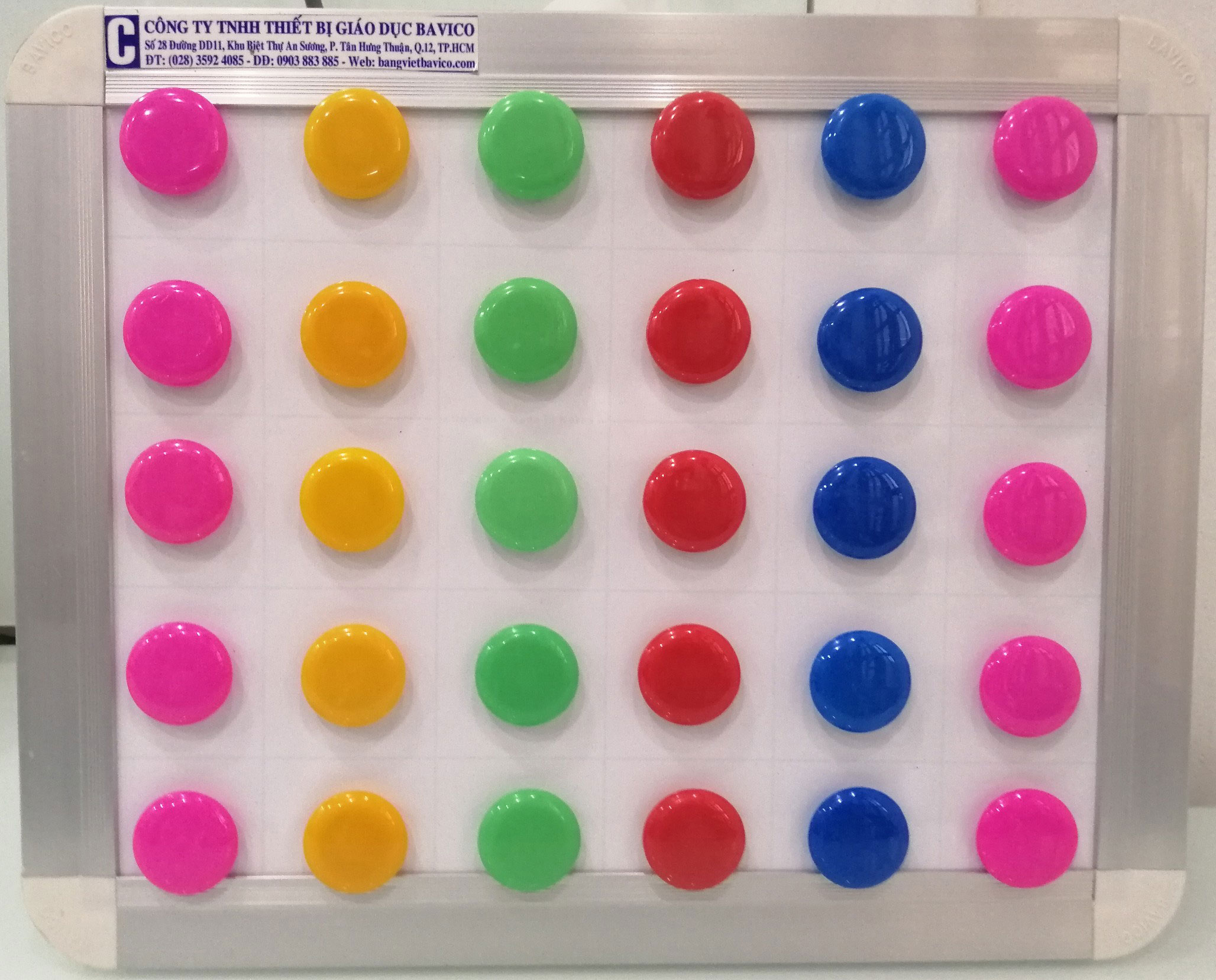 nam-cham-nhieu-mau-1