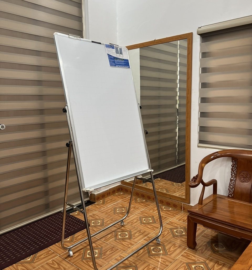 bảng trắng chân inox