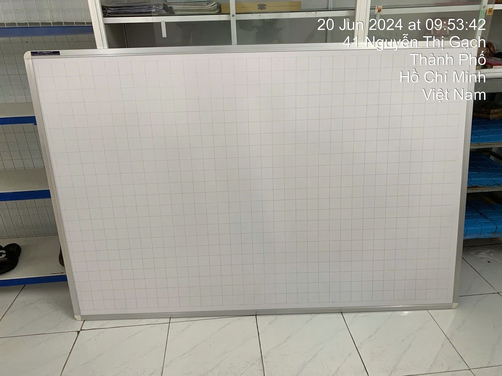 Bảng trắng Mica viết bút lông 1200x2000mm có ô ly Bảng trắng Mica viết bút lông 1200x2000mm có ô ly