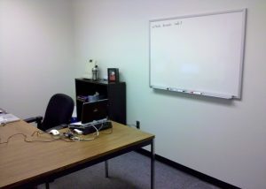 bang-trang-mica-quan-4-van-phong-nho