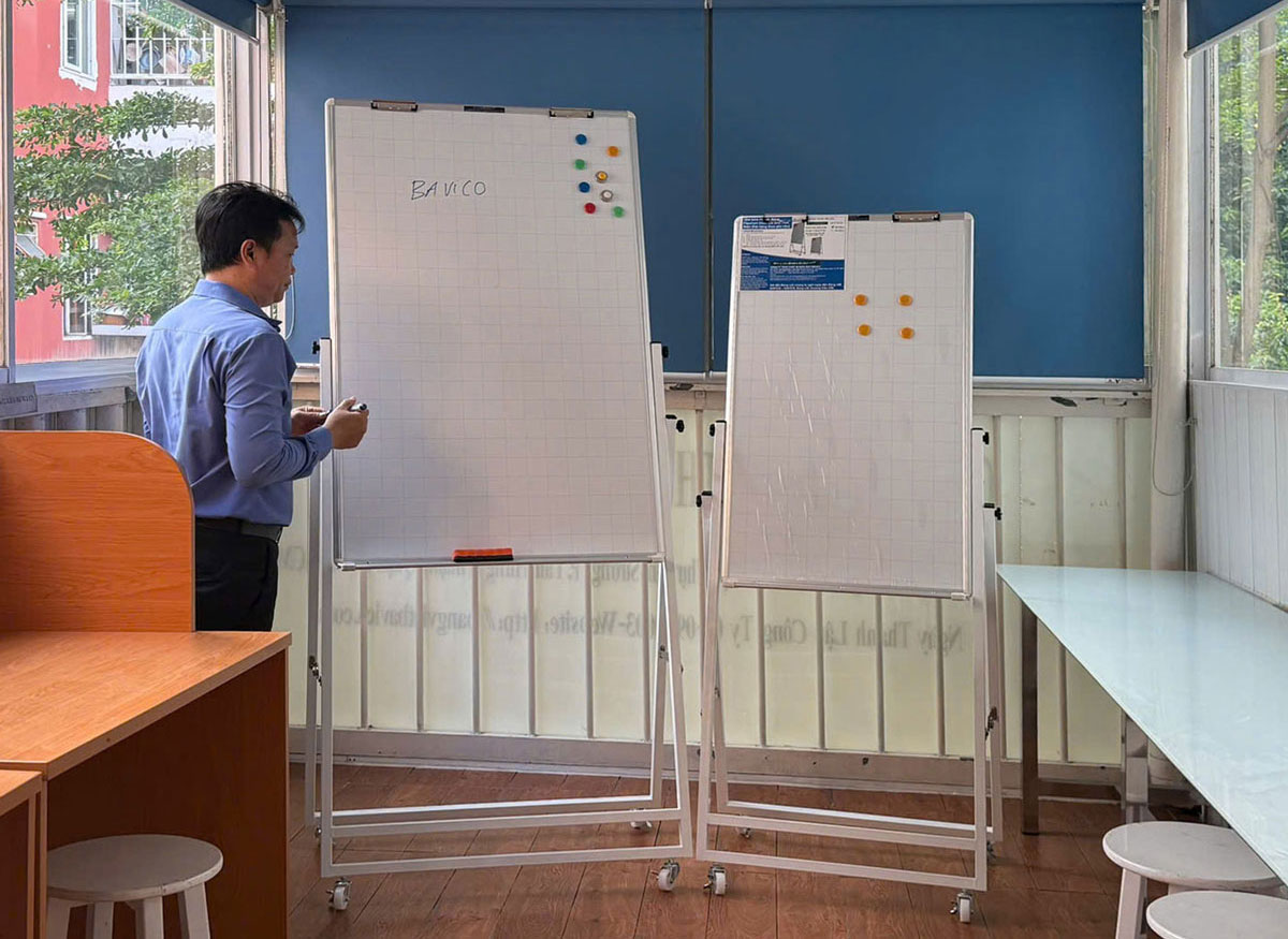 Bảng flipchart chân gấp bằng sắt