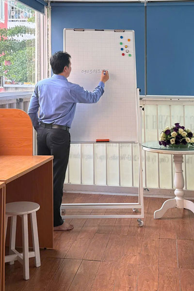 Bảng flipchart chân gấp