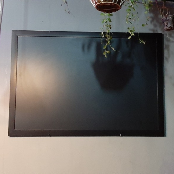 bảng viết phấn treo tường