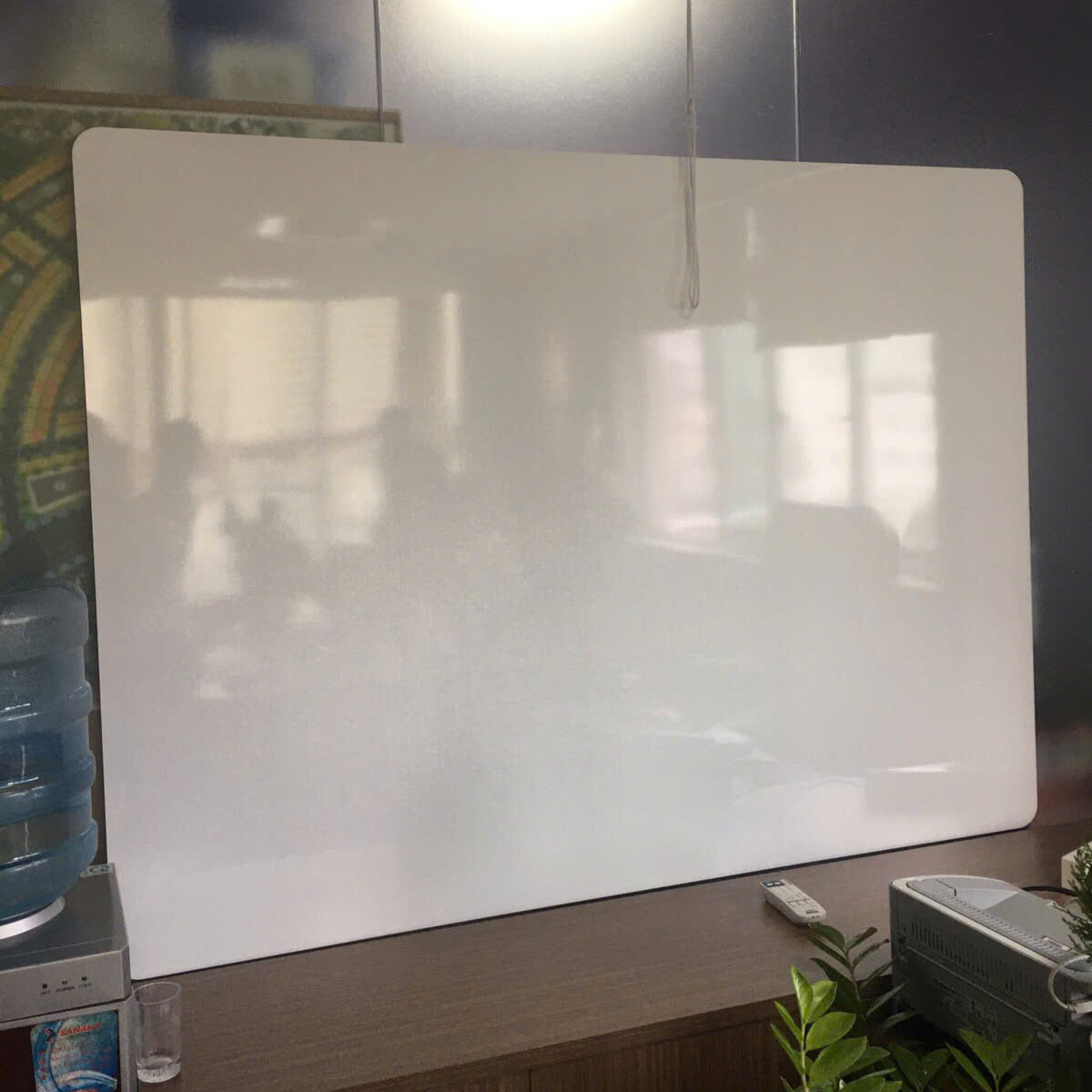 bang-trang-dan-tuong-khong-khung-greenlam-kich-thuoc-1m2-2m-van-phong