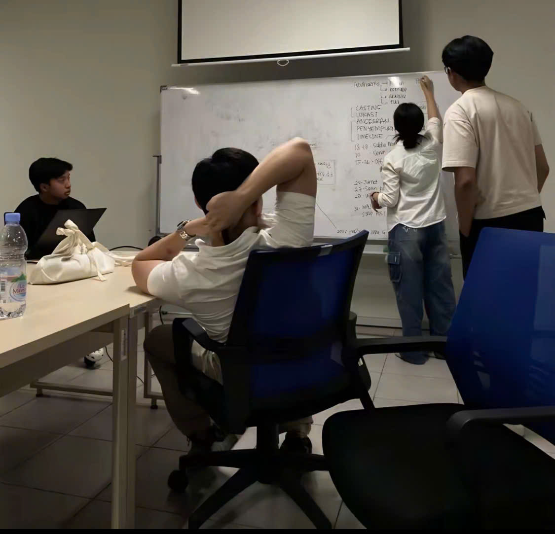 anh-minh-hoa-van-phong-su-dung-bang-mica-gia-re