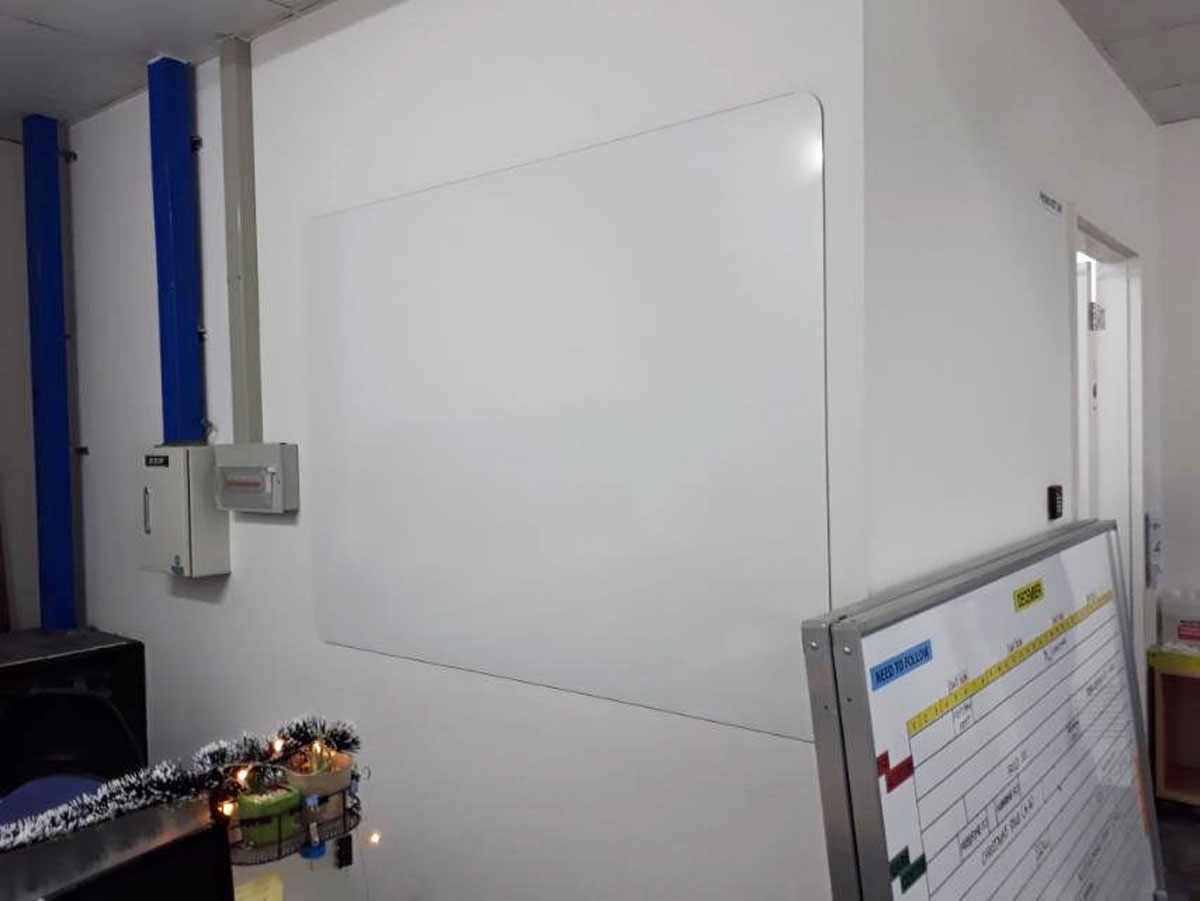 Bảng trắng hít nam châm dán tường