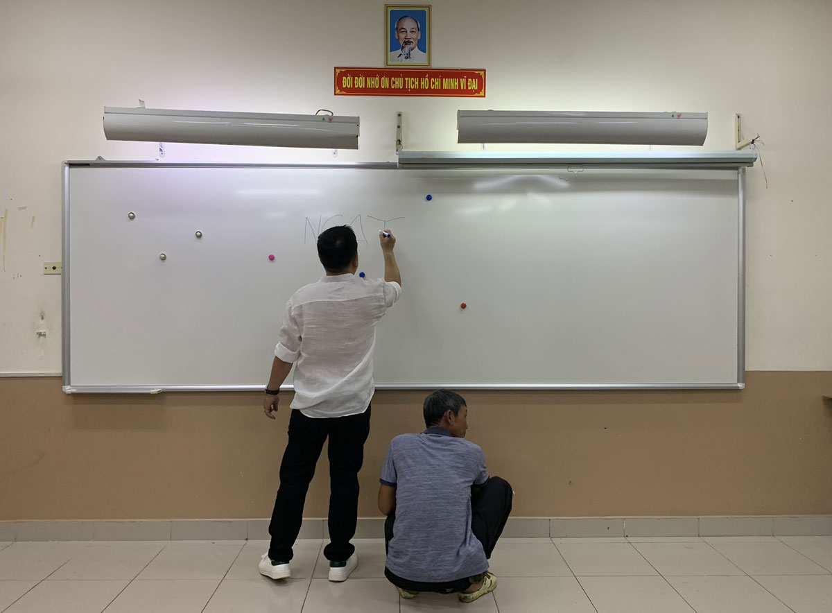 Bảng từ trắng treo tường