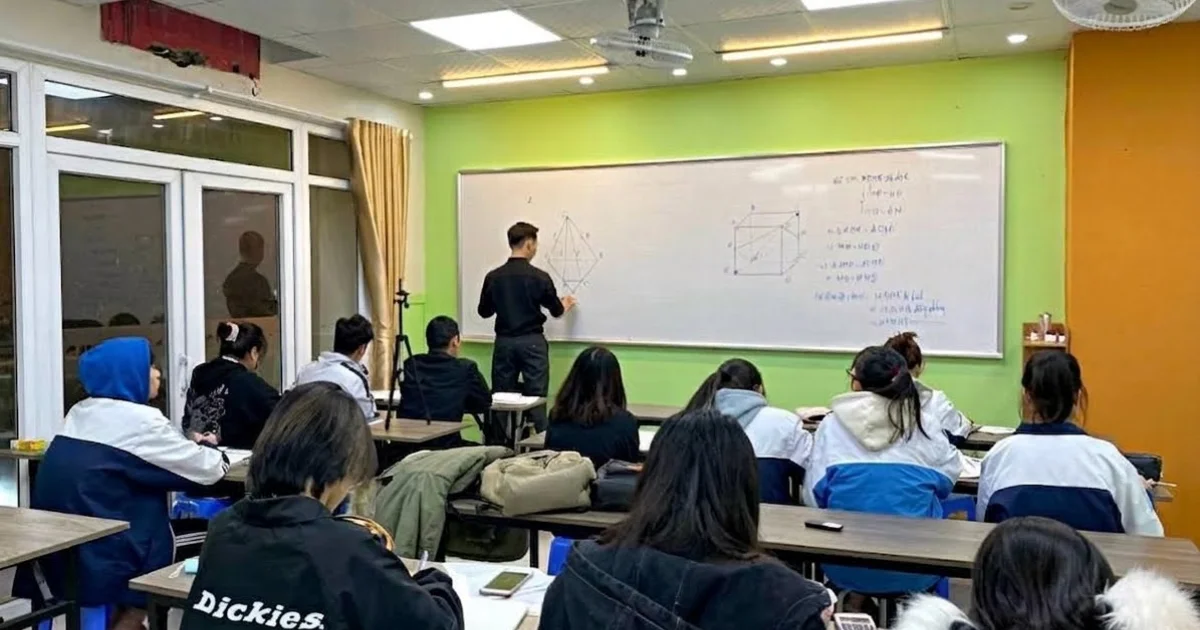 Bảng trắng viết bút lông Quận 3 nhập khẩu 100% 1 Bảng trắng viết bút lông tại lớp học