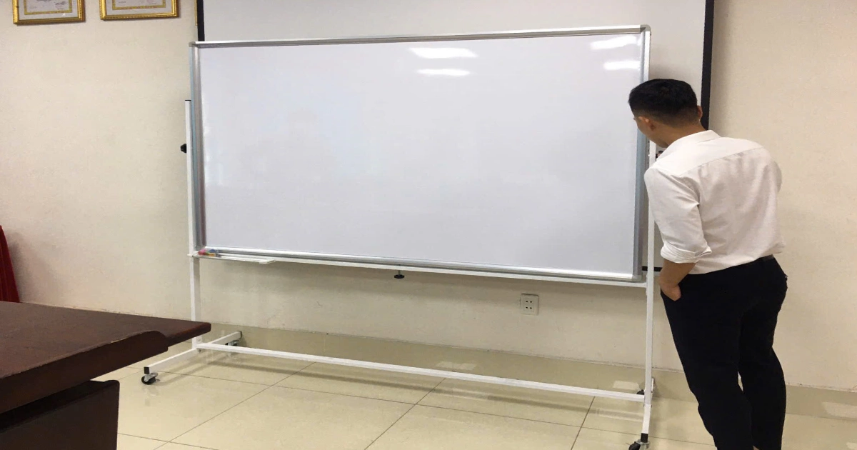 Bảng viết bút lông Gò Vấp có chân di động