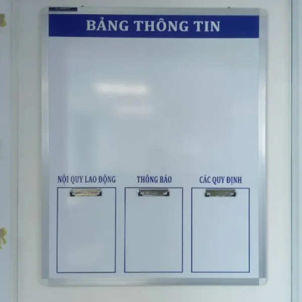 Bảng trắng in thông tin có gắn kẹp giấy